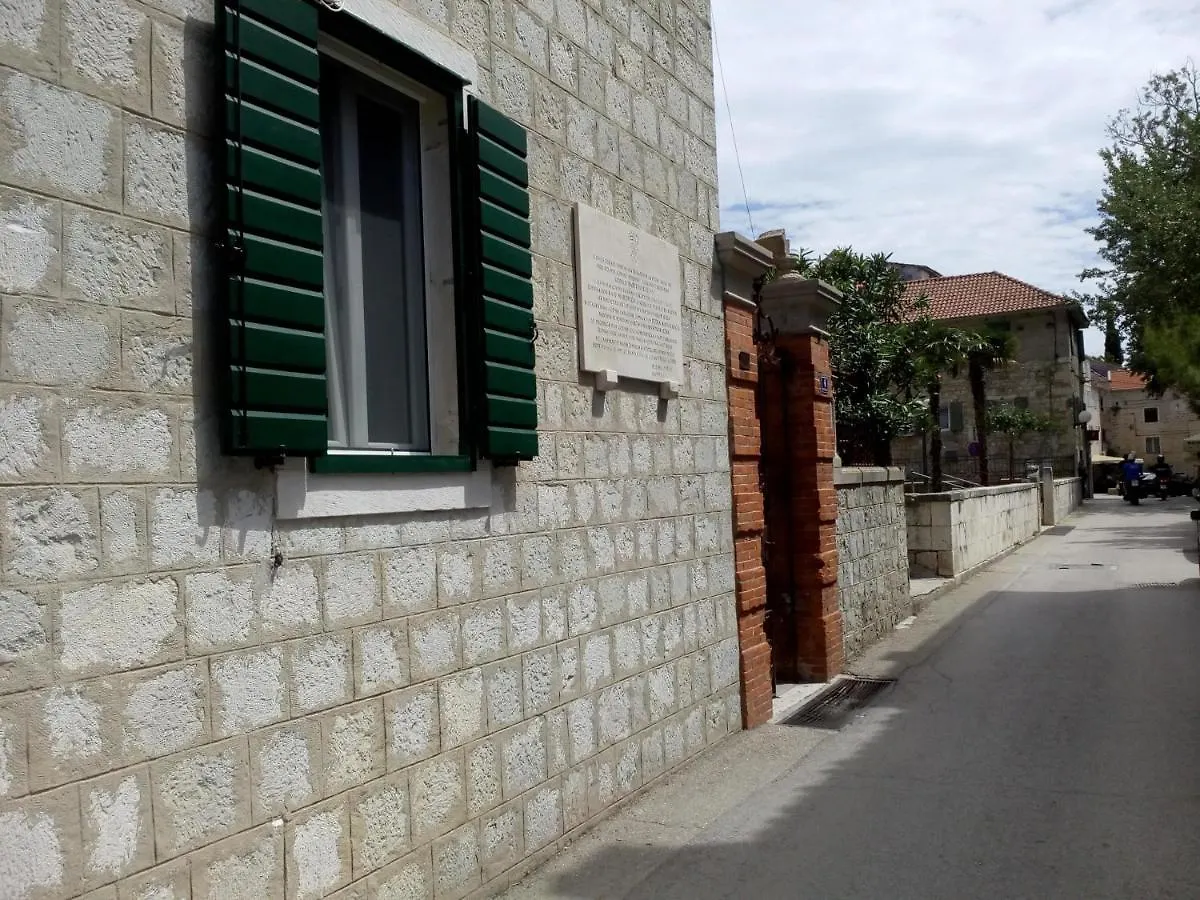 Old School Apartment Kastela