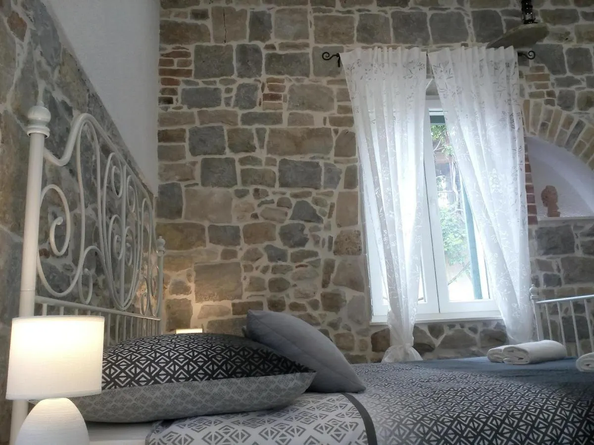 Old School Apartment Kastela