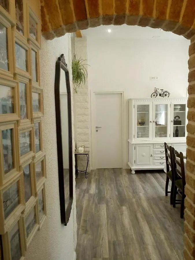 Old School Apartment Kastela