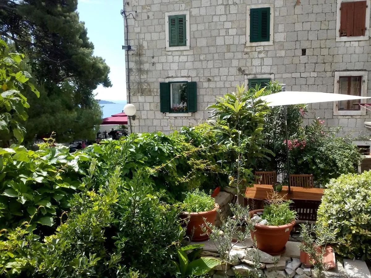 Old School Apartment Kastela