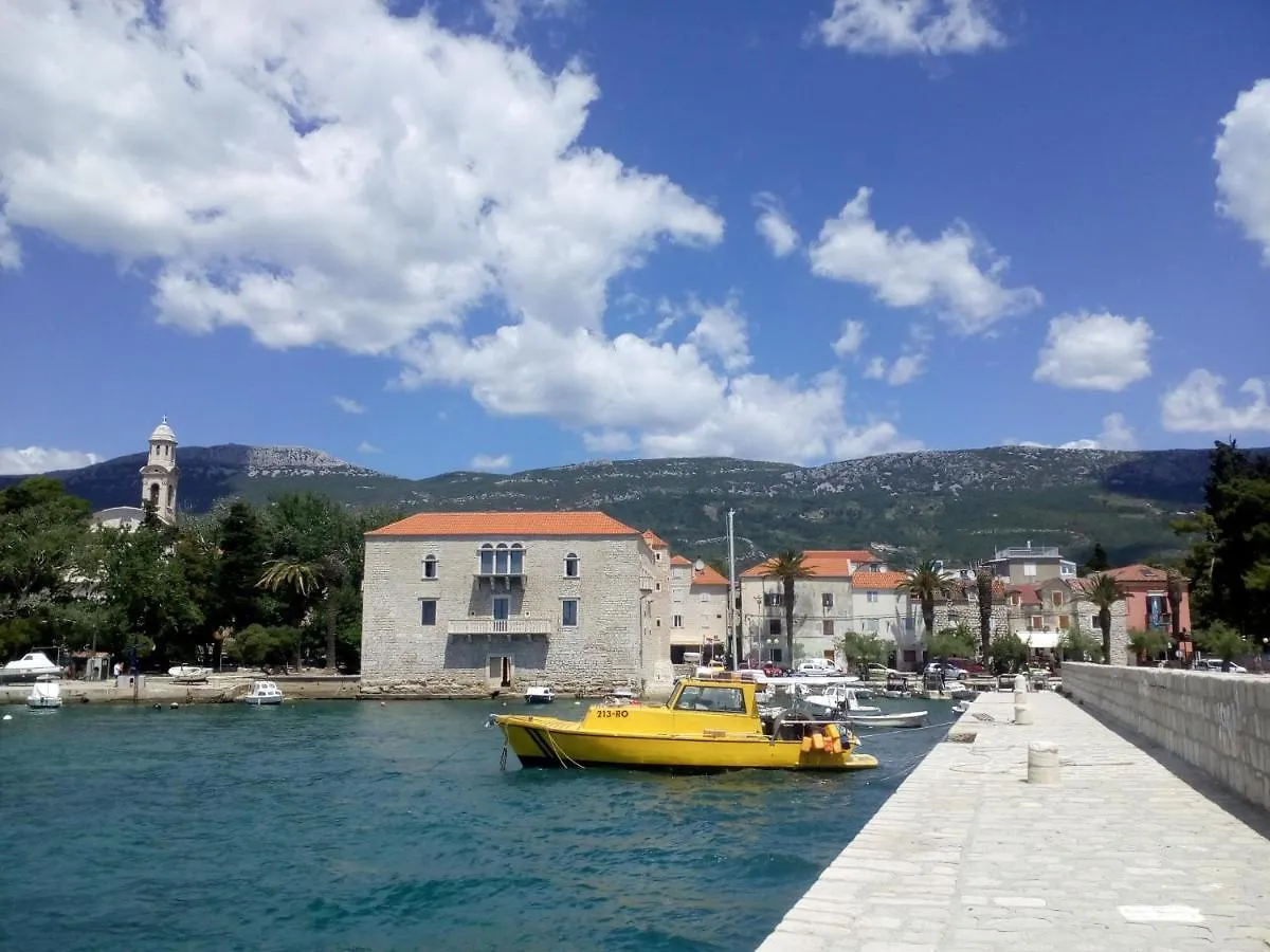 Old School Apartment Kastela